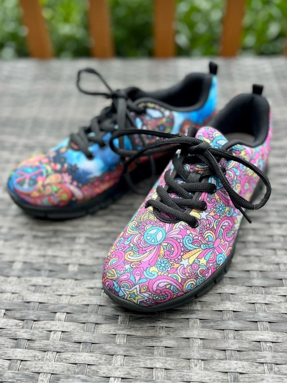 OAAK Peacenik Womens Multicolor Peace Sign Lace-Up Sneakers Boho Hippie Festival